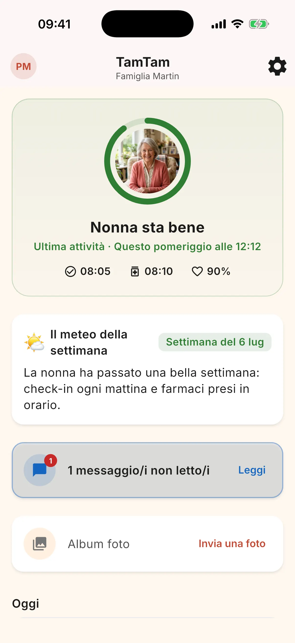 Dashboard del caregiver: anello di benessere con la foto del senior e stato in linguaggio chiaro