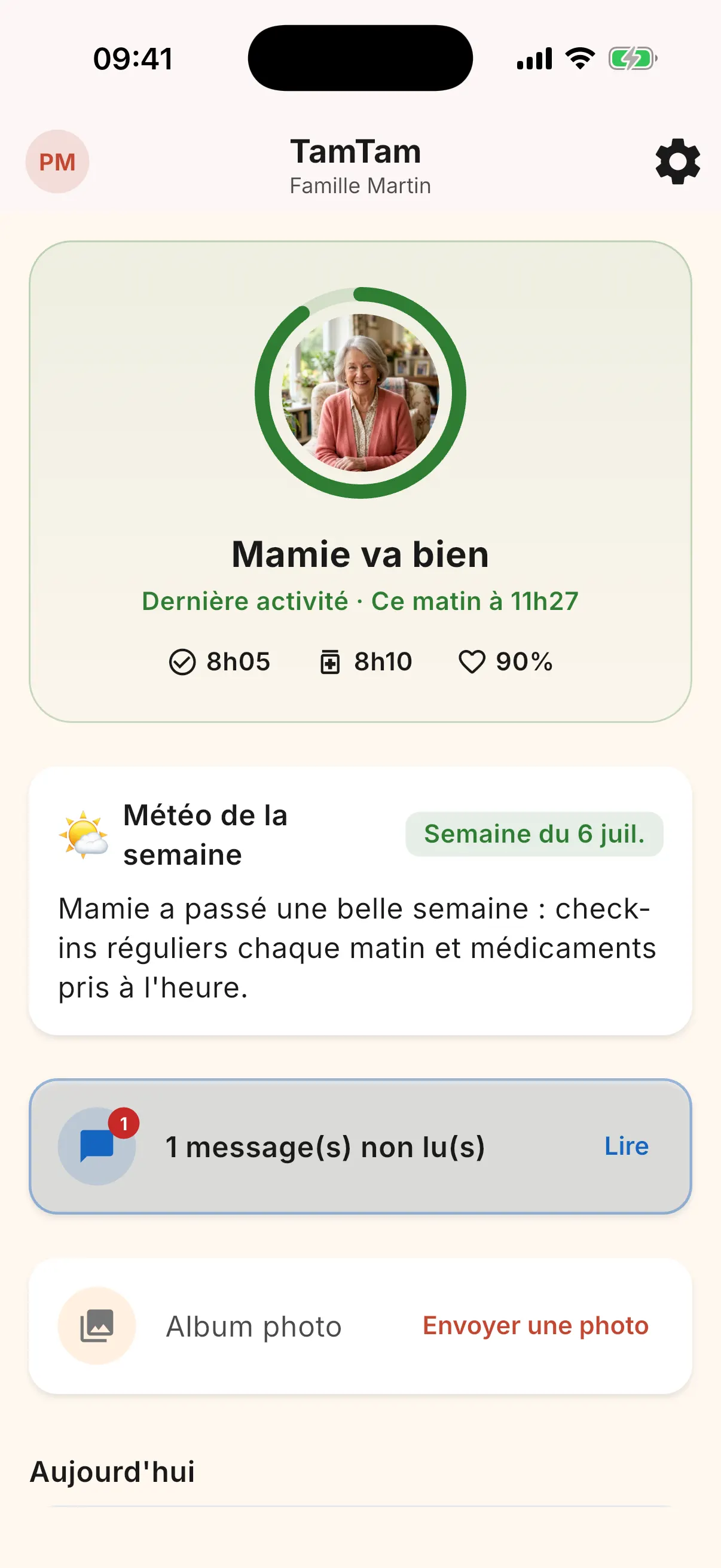 Tableau de bord de l'aidant : anneau de bien-être avec la photo du senior et statut en langage clair