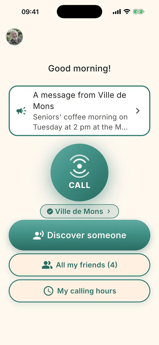TamTam home screen: a message from your town, the Call button and “Meet someone”