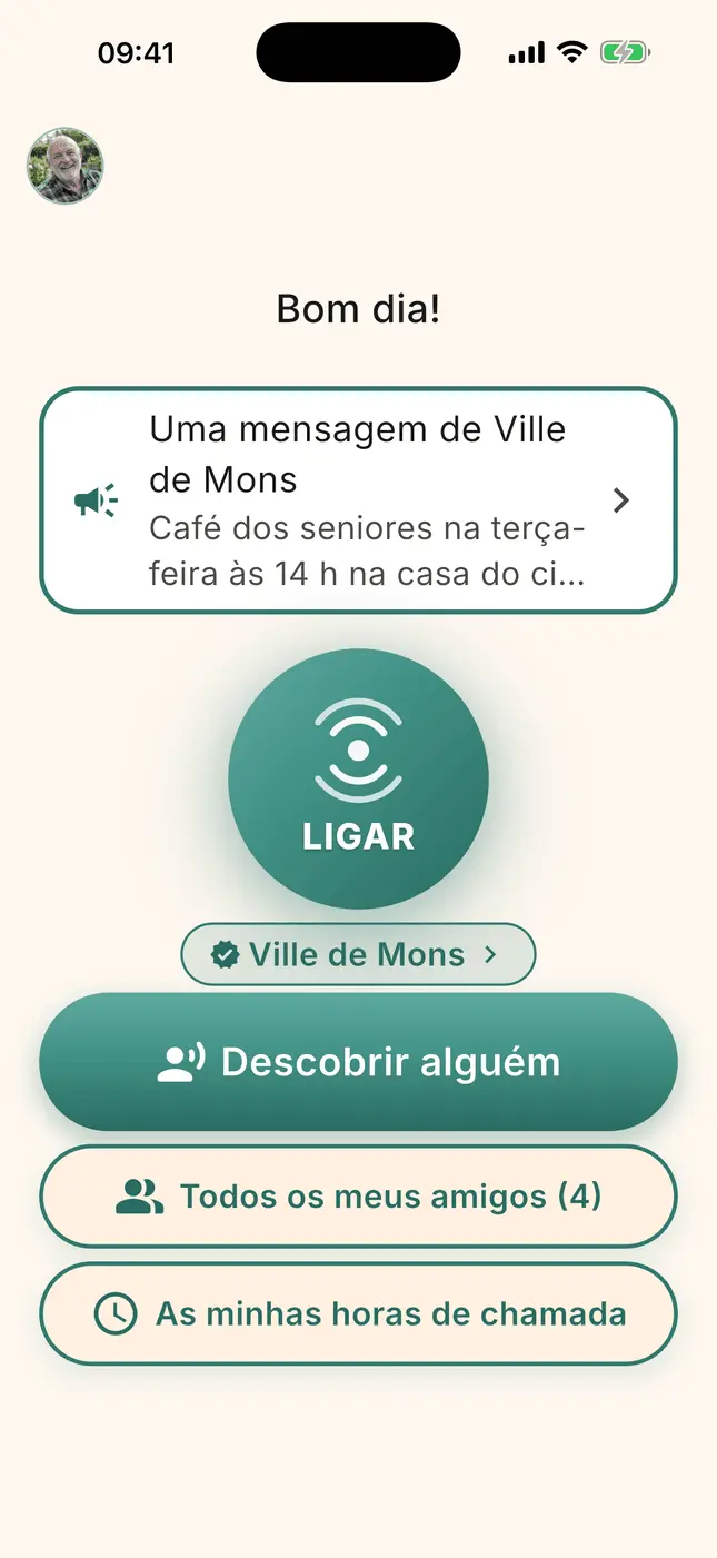 Ecrã inicial da TamTam: uma mensagem do seu município, o botão Ligar e «Conhecer alguém»